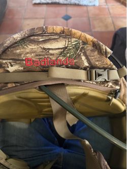 Badlands Hydration Hunting Backpack w/ 2L Water Bladder Realtree Camo Day Pack