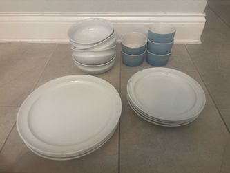 Dinnerware set