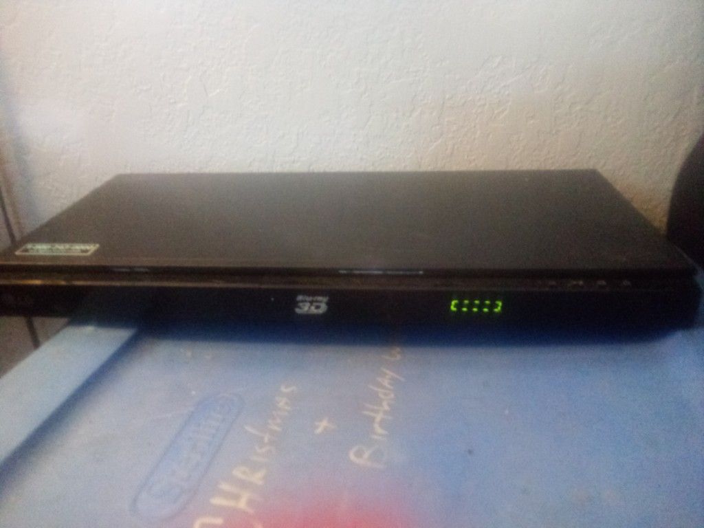 PRICE REDUCED_LG BLU-RAY PLAYER BP620 No Remotea