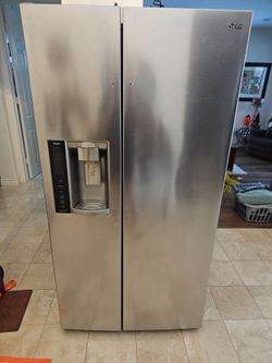LG Side by Side, approximately 26 cubic feet