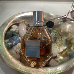 💎🌸🌷Flowerbomb by Viktor & Rolf – Eau de Parfum 3.4 oz