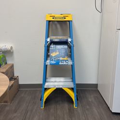 Werner 4 Ft Fiberglass  Stepladder