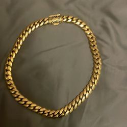 GLD gold chain