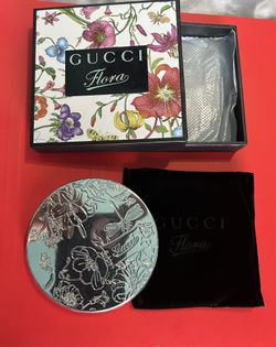 New Flora Gucci Collection . Two Way Compact Makeup Mirror. Silver Tone.  Round for Sale in Clewiston, FL - OfferUp