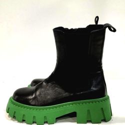 Steve Madden Black Boots Green Sole Women’s 9M Chunky Chelsea Gently Worn