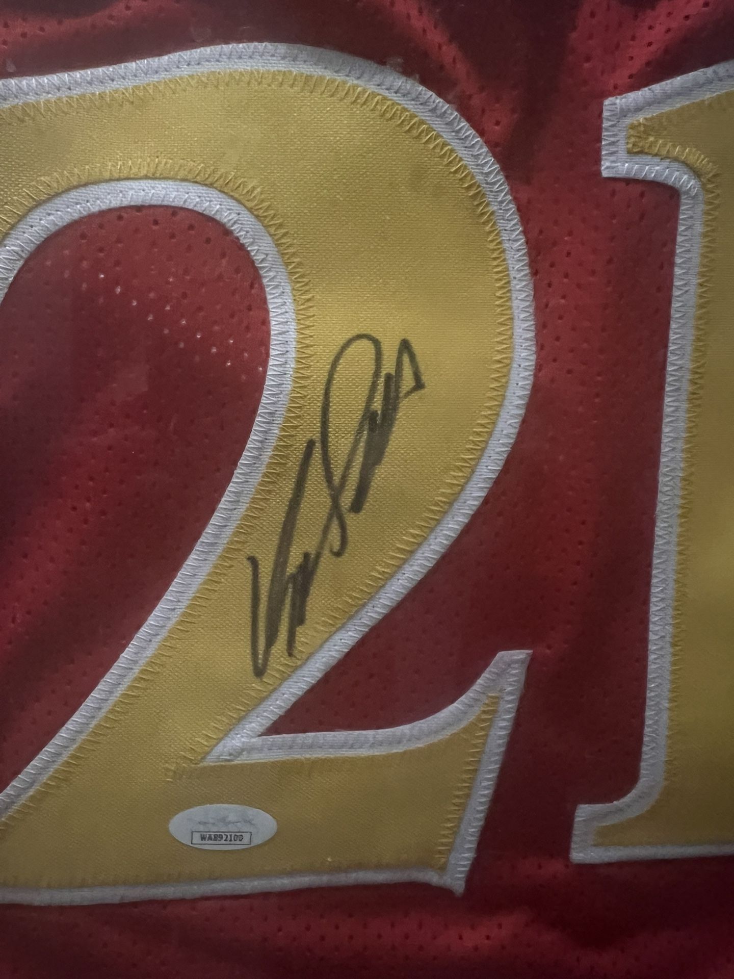 Dominique Wilkins Autographed Jersey