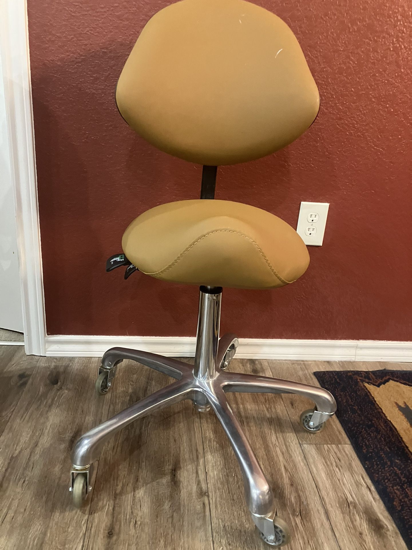 Adjustable saddle Chair