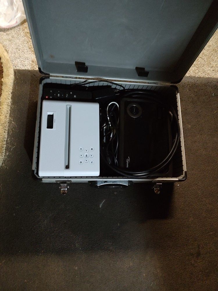 2 Projectors