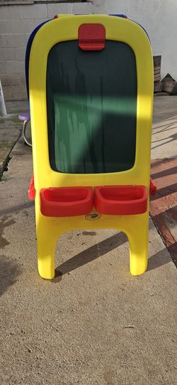 Crayola Paint Easel
