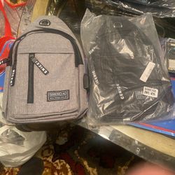 PAIR OF BRAND NEW TRAVEL BAGS BLACK/GRAY 2 FOR 20$ OR ONE FOR 15$
