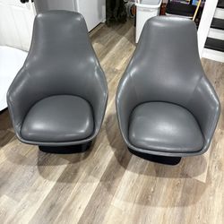 Bernhardt Canelle Swivel Lounge Chair