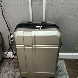 Spinner Suitcase 24”
