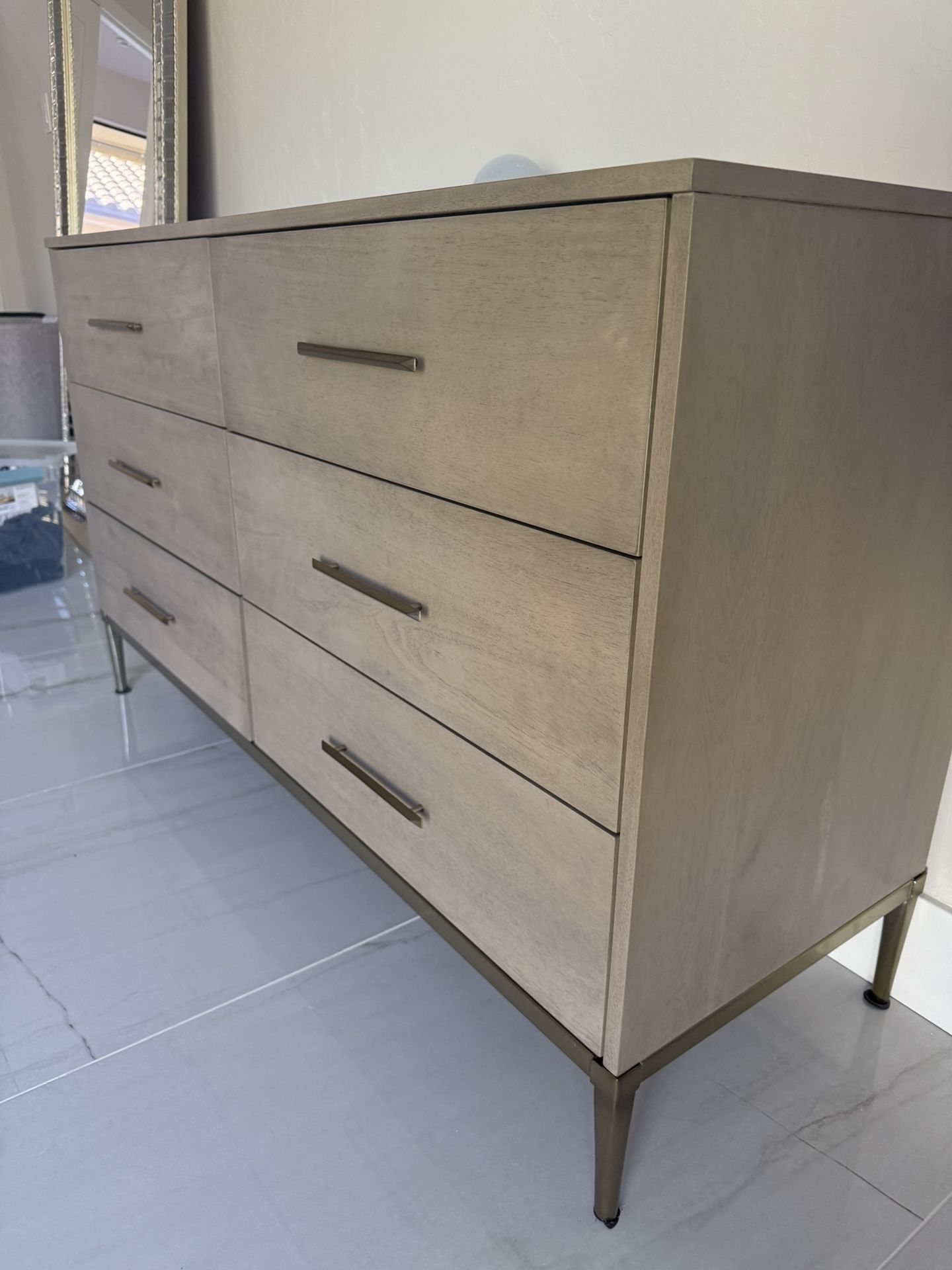 Modern Natural Wood Dresser - 6 Drawers