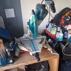Makita. Double Bevel SLiding Compound Miter Saw 