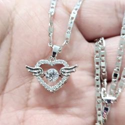 Medalla de Corazón Zirconia laminado en oro blanco.