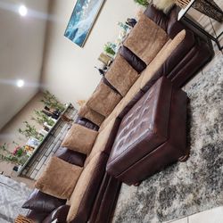 Huge Sofa Sectional Couch With Ottoman 100 % Real Leather Extremely Comfy 👌 In Very Good Condition🎈🥳🎈🎈🎈 FREE DELIVERY 🥳 🚛🎈🚚
