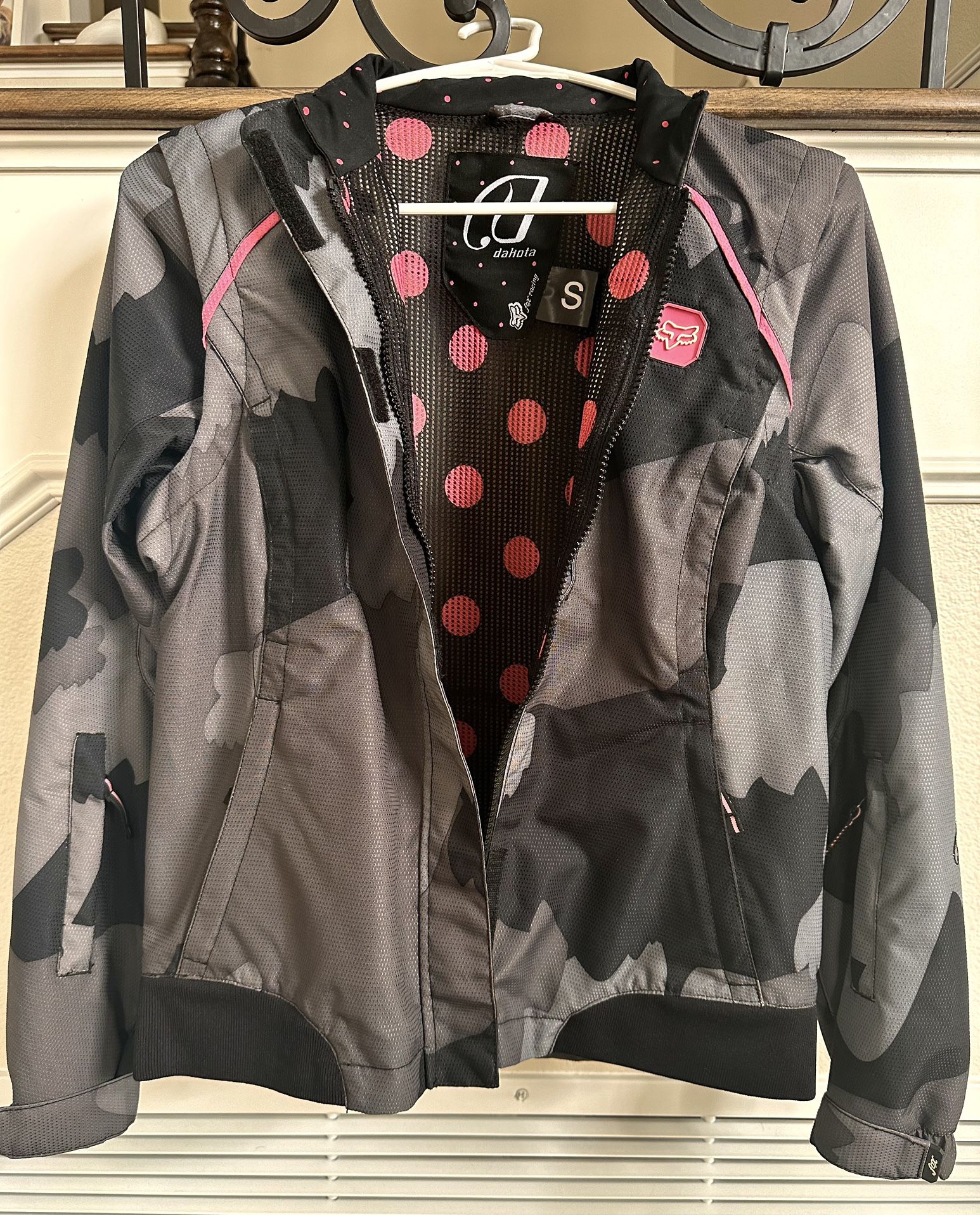BRAND NEW - FOX RACING DAKOTA JACKET / VEST - BLACK/GRAY CAMOUFLAGE WITH PINK POLKA DOTS, PADDED ELBOWS, 8 VENTILATION ZIPPERS - WOMENS SMALL.  MINT C