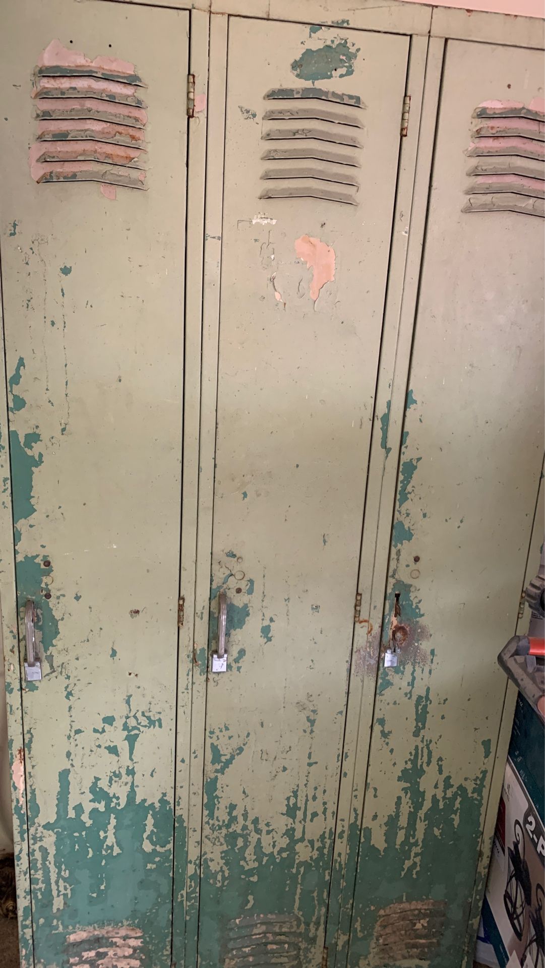 Free Lockers, can scrap for metal