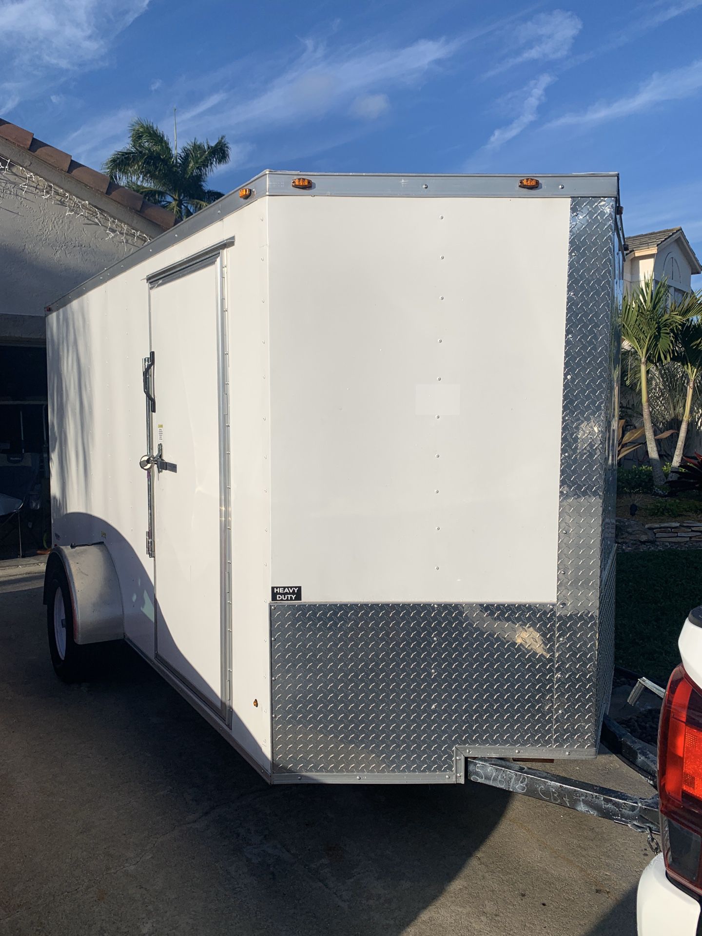 2019 ENCLOSED TRAILER LIKE NEW 6x12