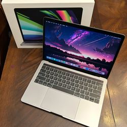 13 inch MacBook Pro Upgraded Touchbar - i7 - 16gb ram - 512gb SSD