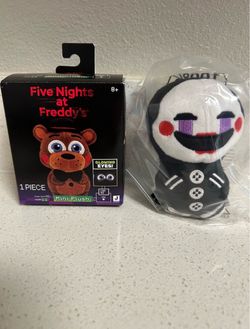 Five nights at Freddy’s mini plush “Puppet” Rare