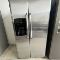 Refrigerator Frigidaire 36”