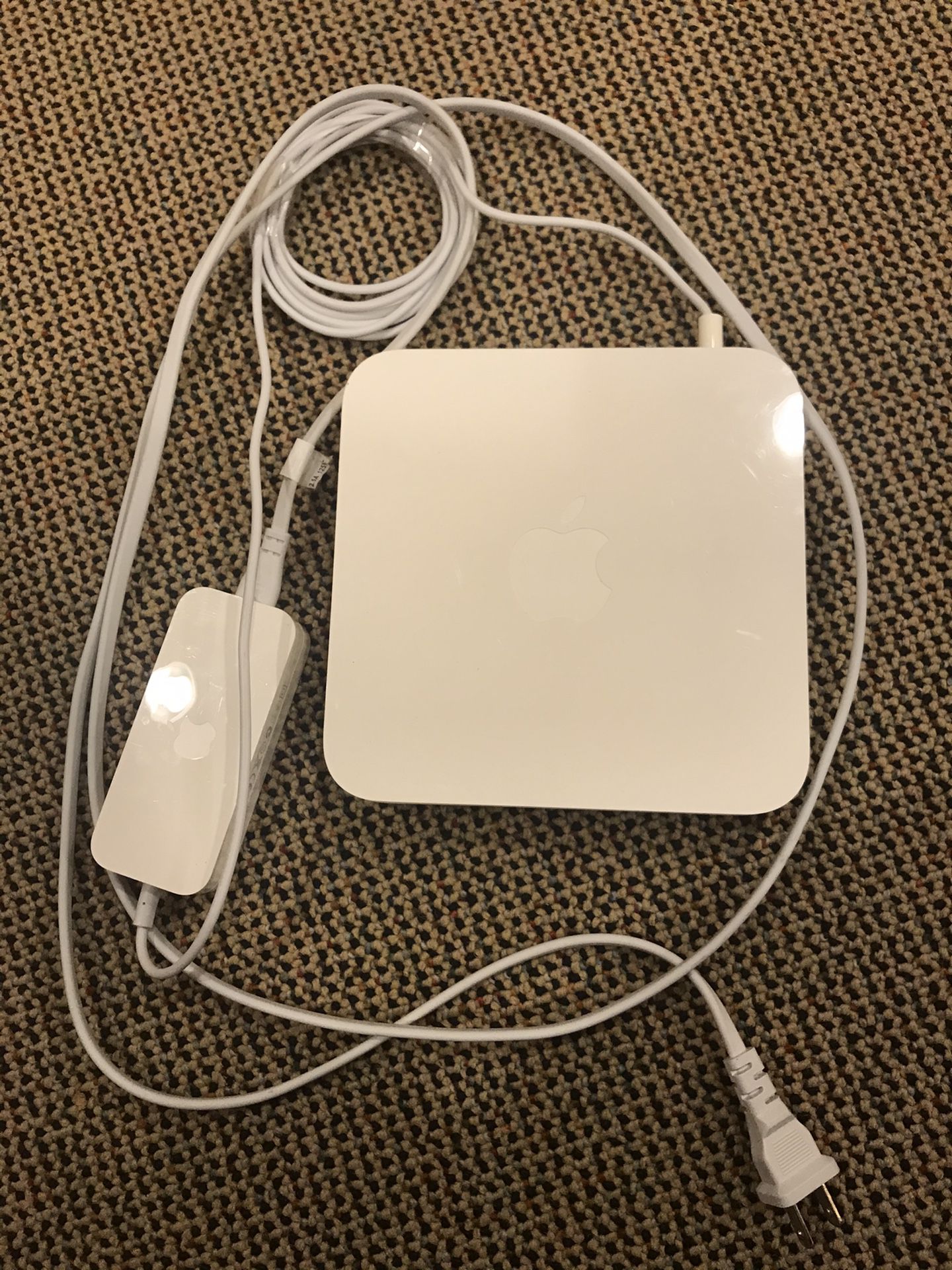 Apple Airport Extreme Model A1301 Base Station Router + Cable- OBO