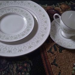 DISHES  China 8 pc Made In England