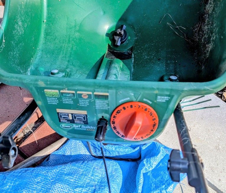 Turf Builder Edgeguard Mini