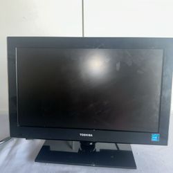 Toshiba 19" Combo TV/DVD  720p HDTV 19SLV411U – Black, No Remote. Works 