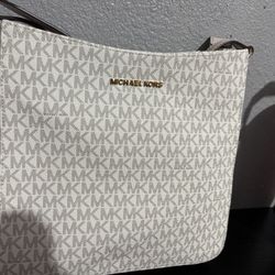 Micheal Kors Crossbody