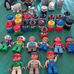 Duplo -"Frozen" Figures and Animals 