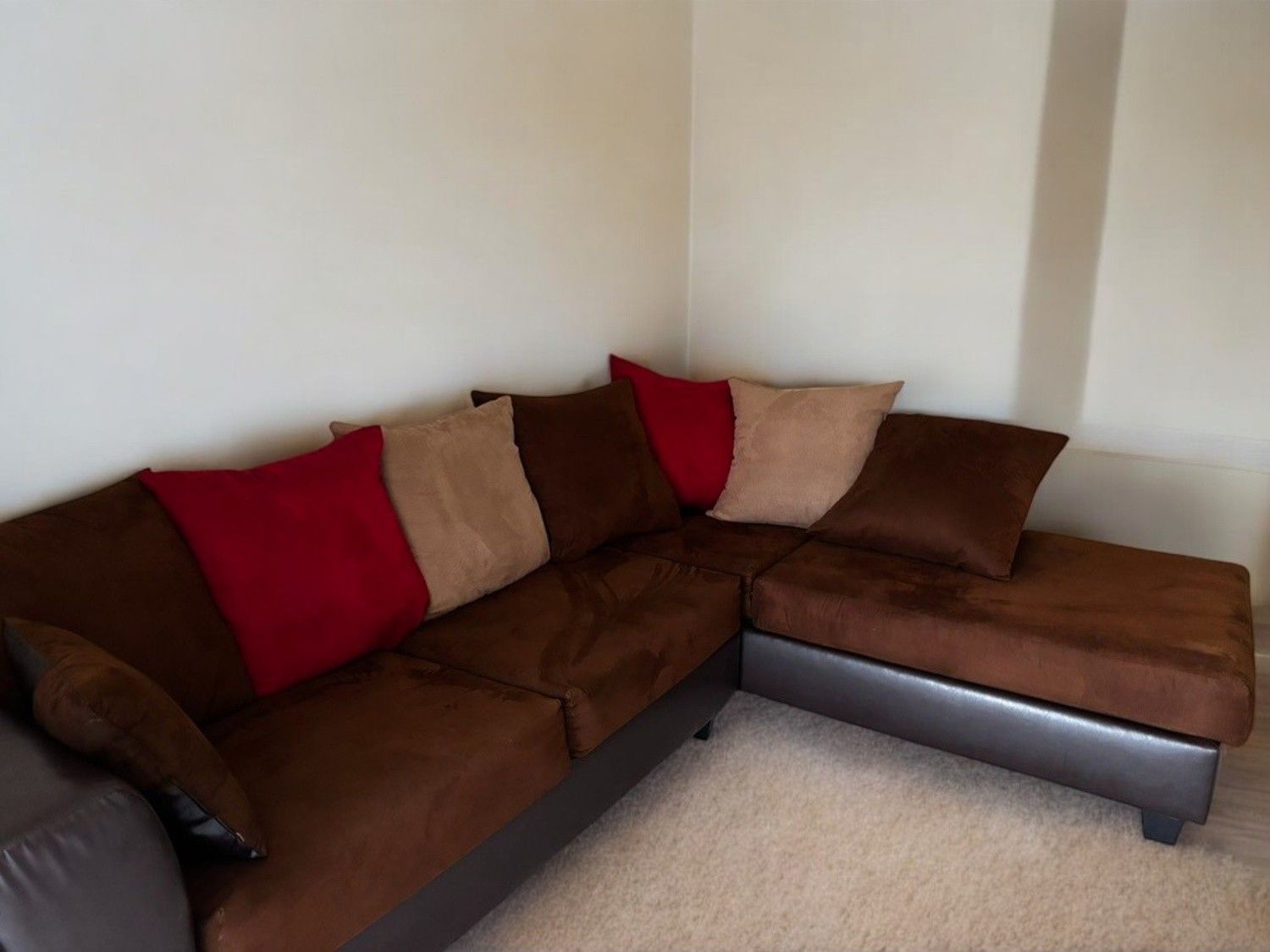 Brown Sectional π DELIVERY AVAILABLE