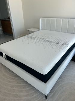 Mattress / Bed frame / nightstand set