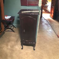 $130? Standing jewelry armoire organize rings,necklaces, brooches, bracelets,pins ect cherry wood?? Solid made well  $180 obo pickup in Homosassa only