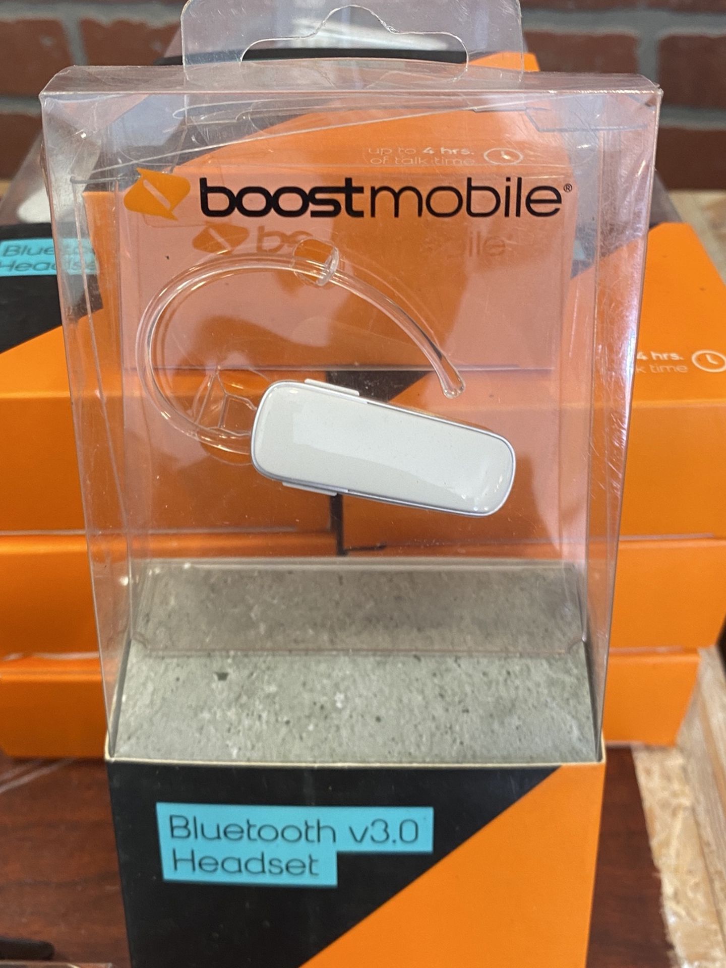 Car charger , Bluetooth Headset . House Charger