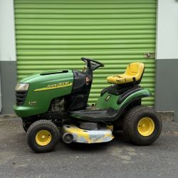 John Deere L100 Lawnmower Tractor