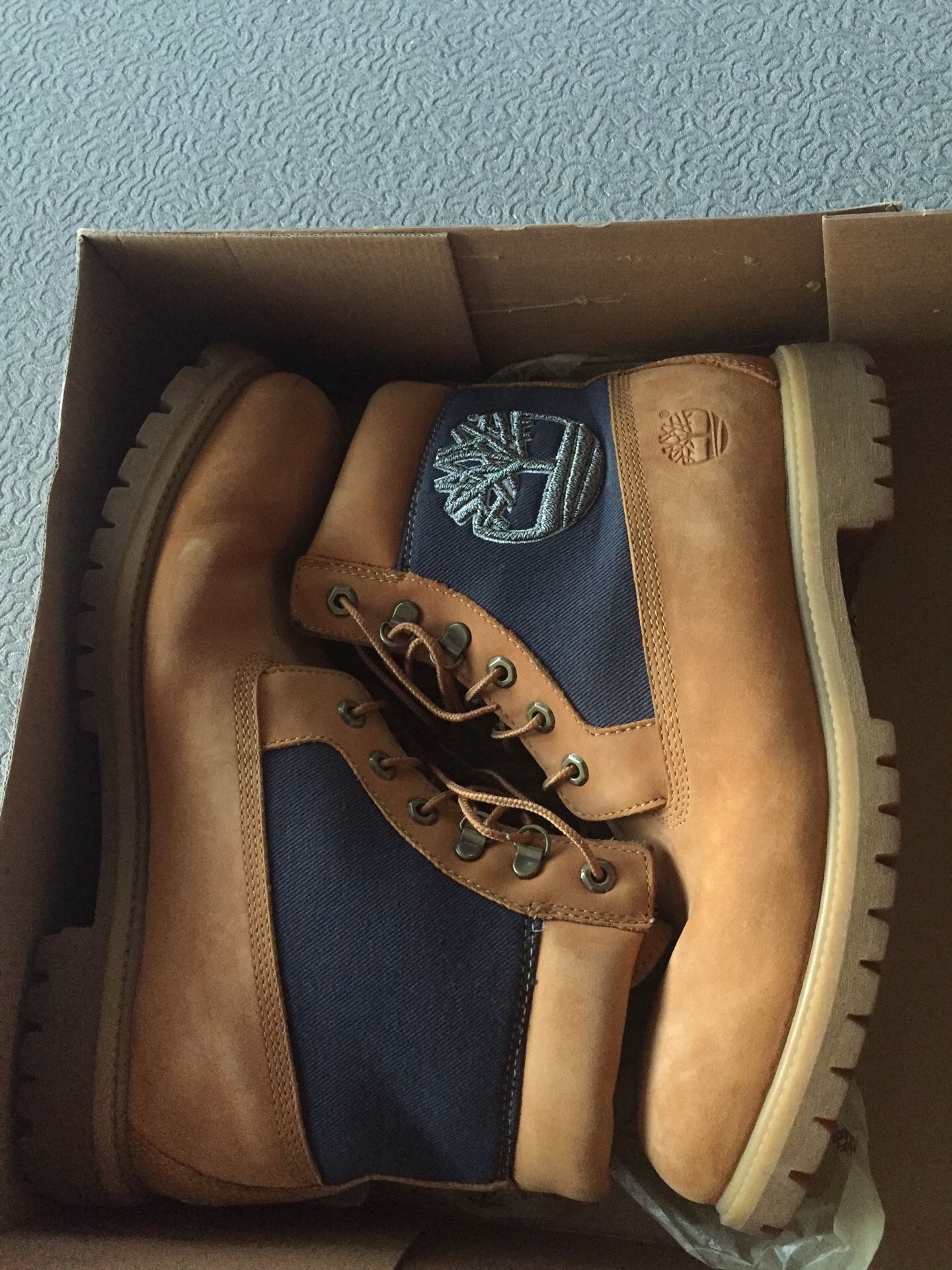 Timberland - Navy - Size 12. Great condition!