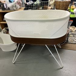 Snoo Bassinet With Swaddles,  Risers And Extra Sheets