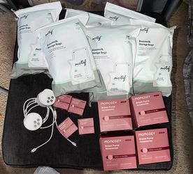 Momcozy S9 and accessories