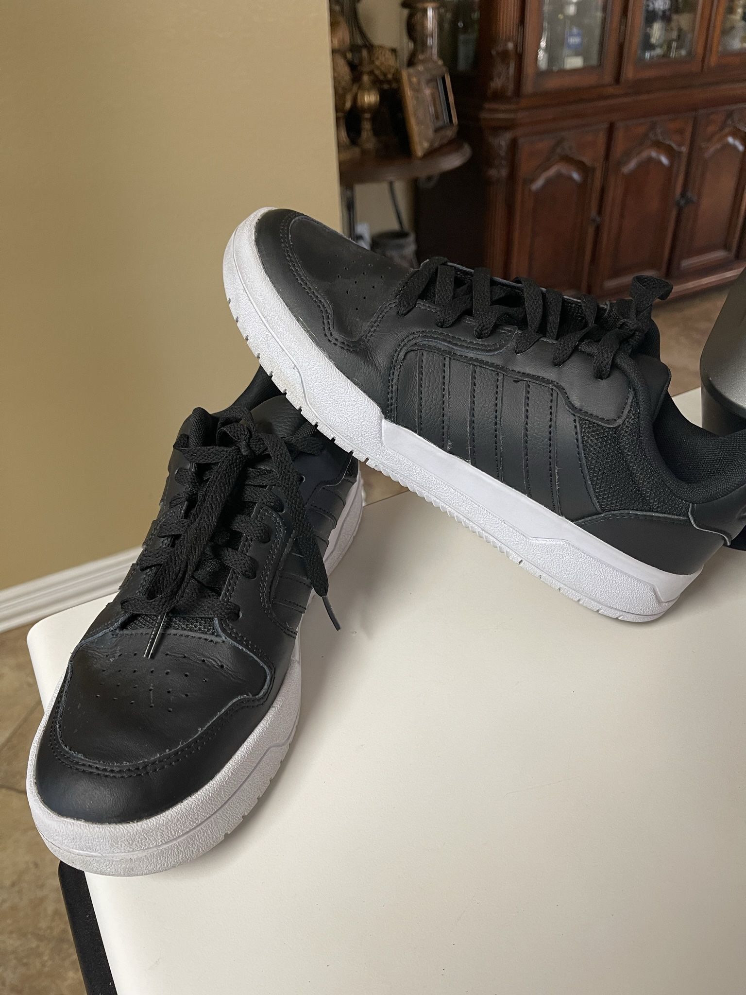 Adidas Mens Athletic Shoes Size 8.5
