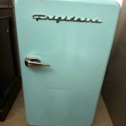 Frigidaire Mini Fridge 