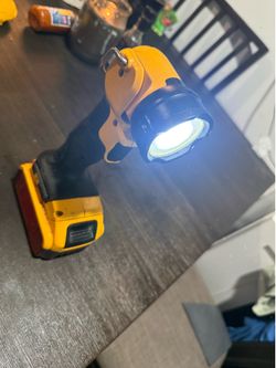 Dwalt light cordless with battery