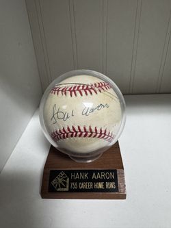 HANK AARON SIGNED BASEBALL- 755 CAREER HOME RUNS STAND - HOF 82- COA