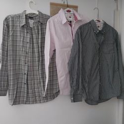 Camisa De Hombre Size M En Buenas Condiciones Los Tres Por $6