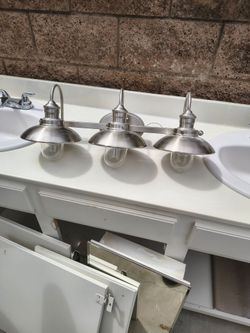 Bathroom light fixture