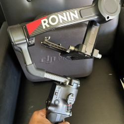 DJI RS 4 Pro Combo Never Used !!!