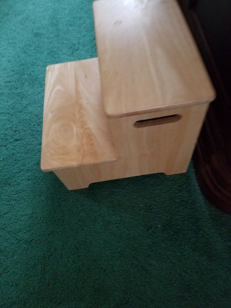 Woodcraft Step Stool with Storage