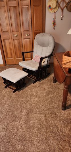 Rocking Chair with Ottoman