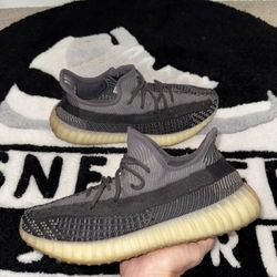 Adidas Yeezy 350 V2 Carbon (Size 11)
